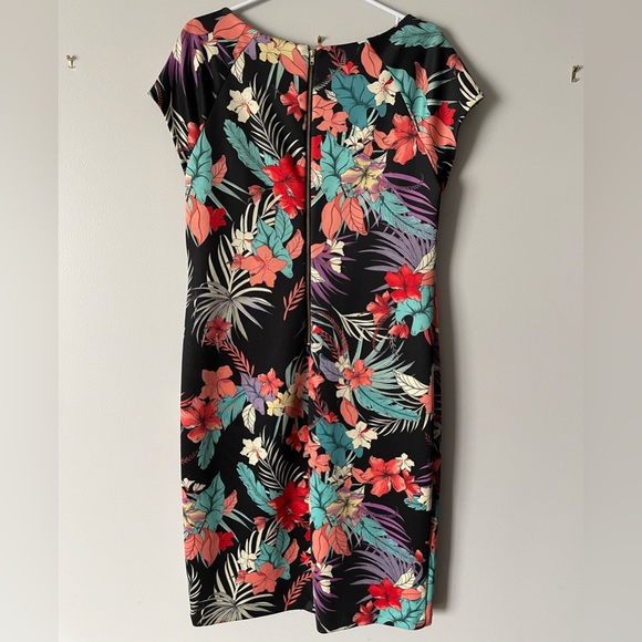 ECI New York Floral Curve Hugging Dress - Picture 4 of 5